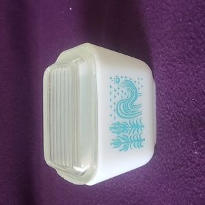 Vintage Pyrex Butterprint small container with lid